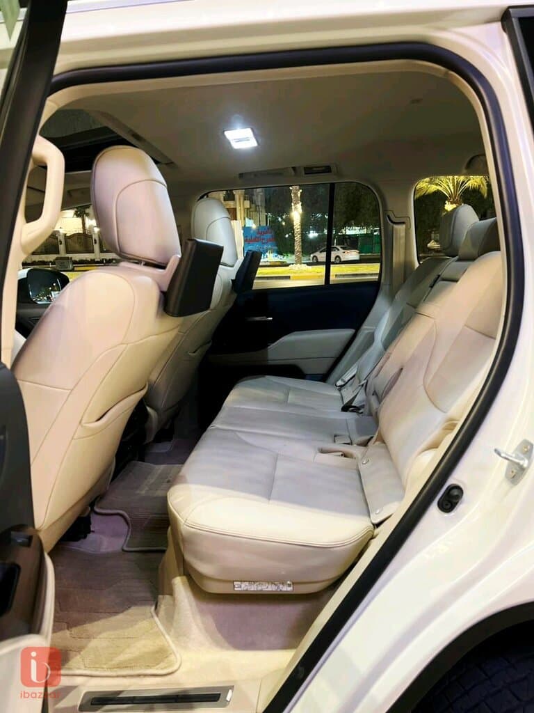 Toyota Land Cruiser GXR Limited 17