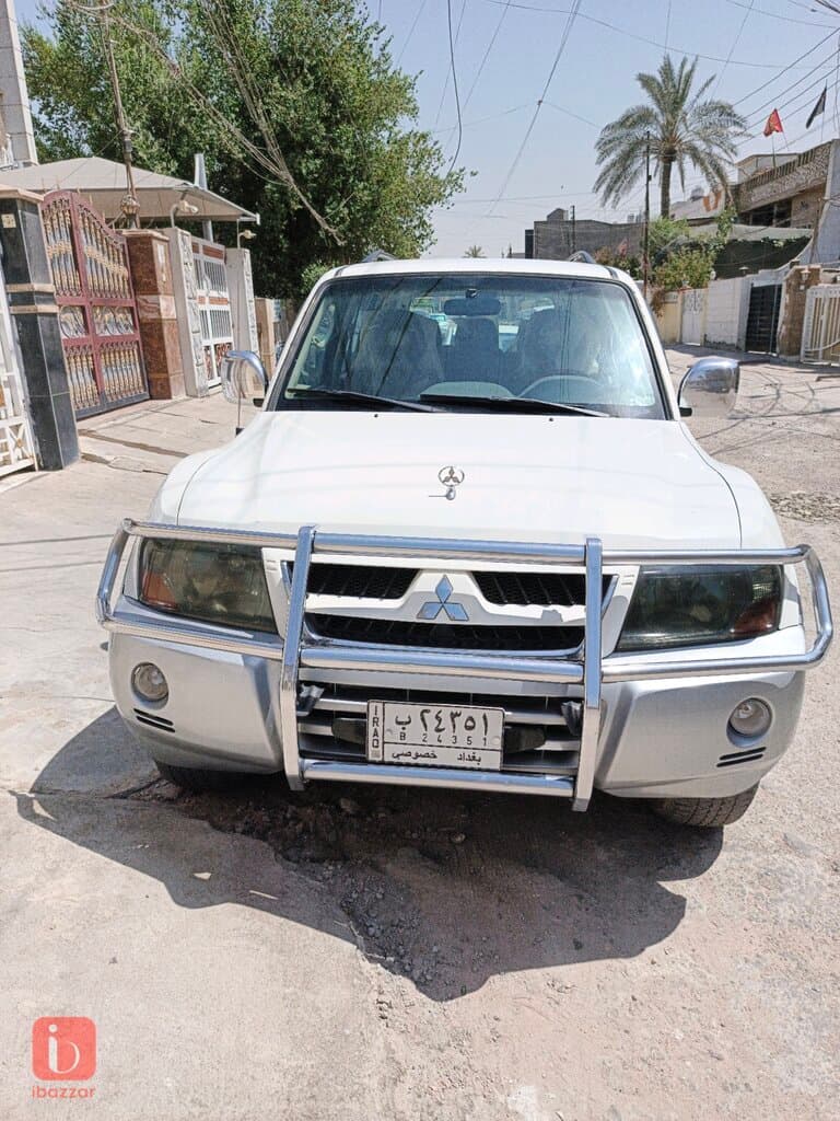 Mitsubishi Pajero GLS 2