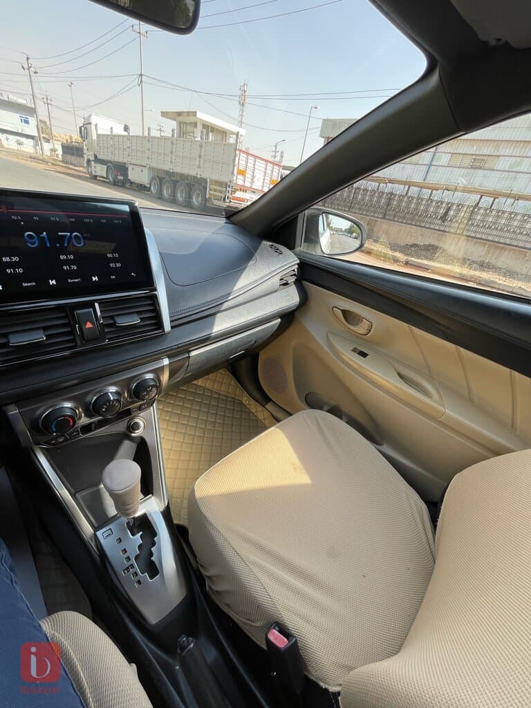 Toyota Yaris SE 4