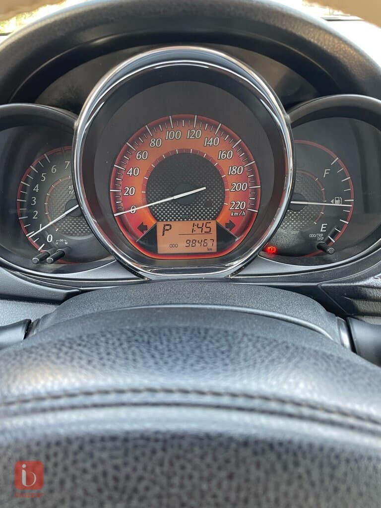 Toyota Yaris SE 5