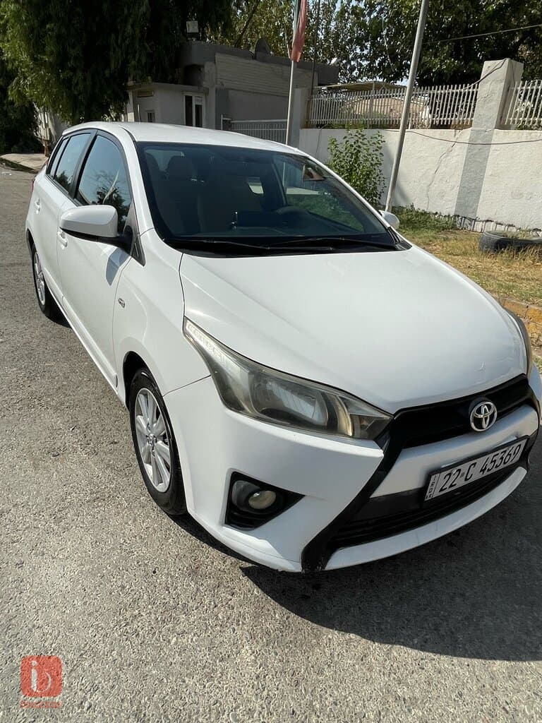 Toyota Yaris SE 7