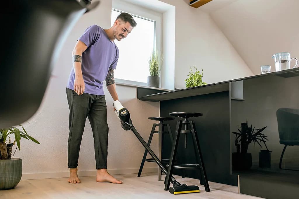 Karcher Cordless Vacuum Cleaner - VC4 2
