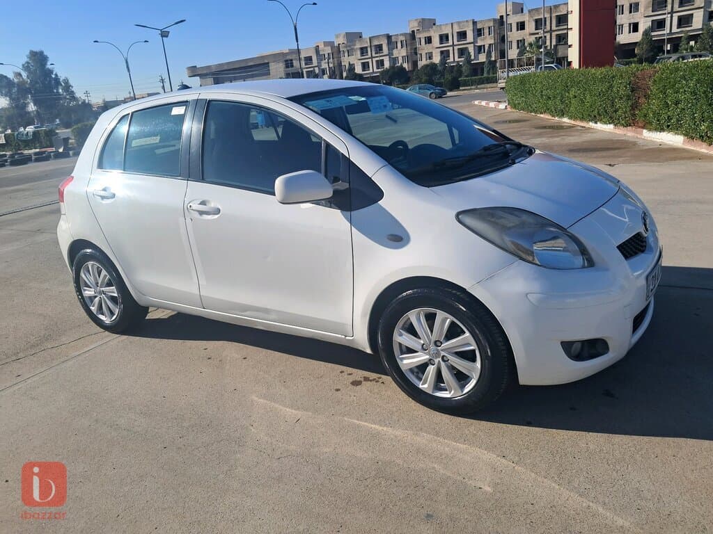 Toyota Yaris S 2