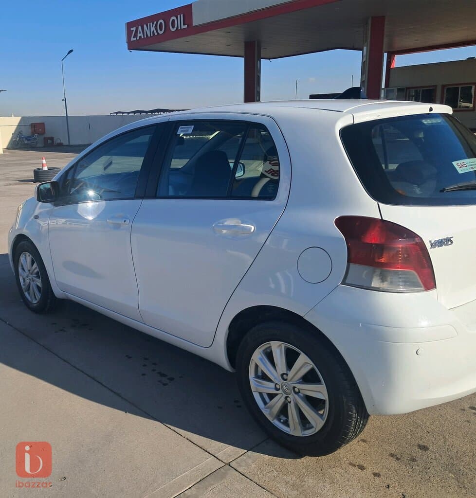 Toyota Yaris S 4