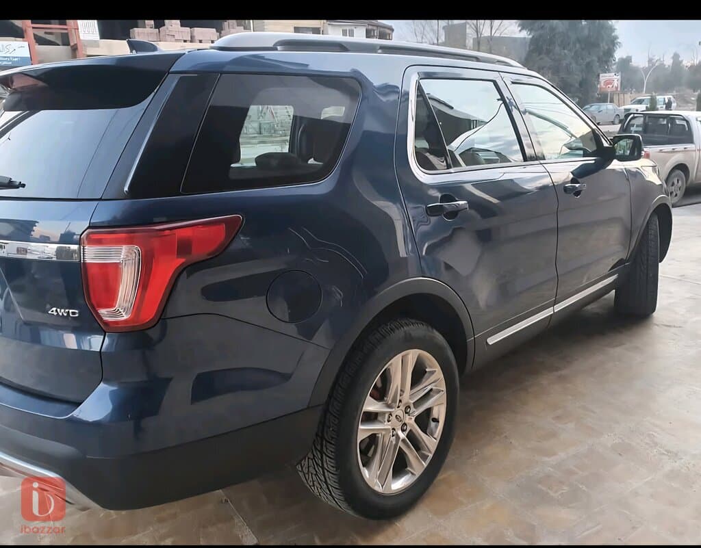Ford Explorer XLT 2
