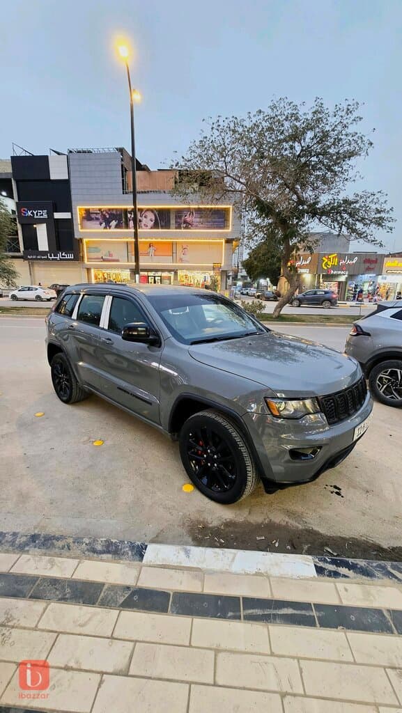 Jeep Grand Cherokee Black Top 1