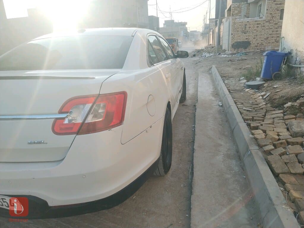 Ford Taurus SEL 5