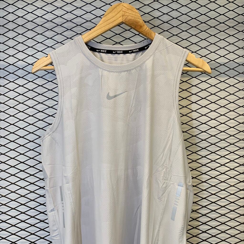 Nike Sleeveless Men's Workout Top - Light Gray (M) 2