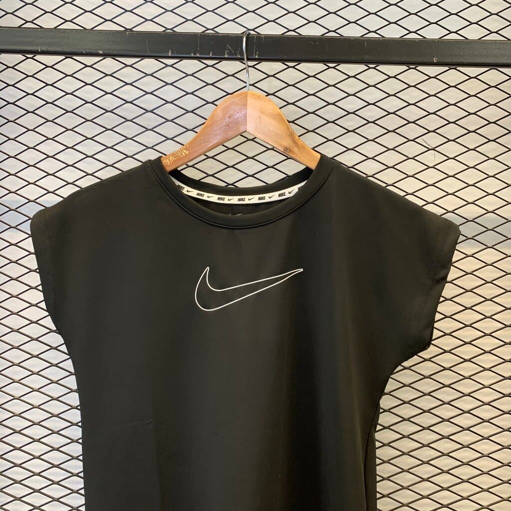 Nike Women's Activewear T - Shirt - Black (S) 3
