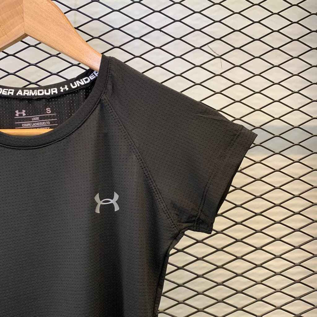 Under Armour Women's Activewear T - Shirt - Black (S) 4