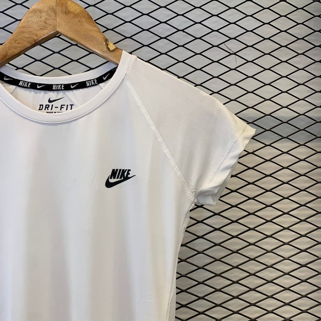 Nike Women's Activewear T - Shirt - White (S) 4