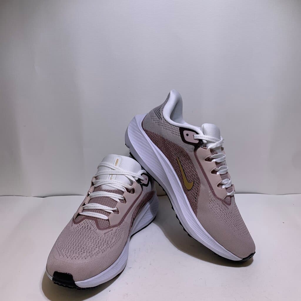 Nike Women's Sneakers - Light Brown (40)