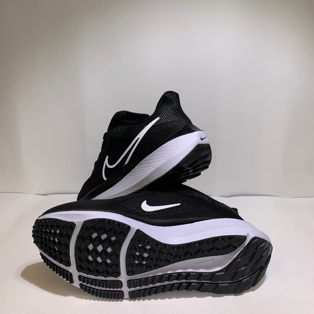 Nike Women's Sneakers - Black (40) 5