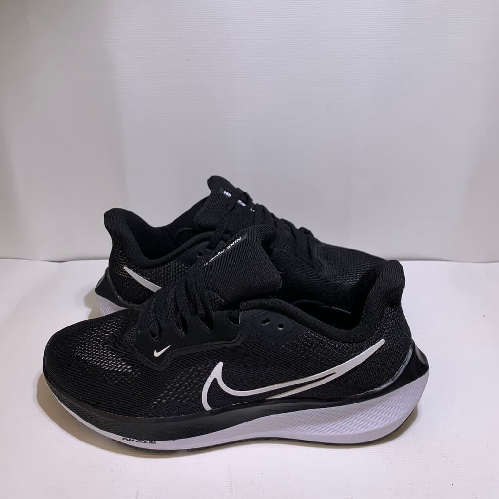 Nike Women's Sneakers - Black (40) 6