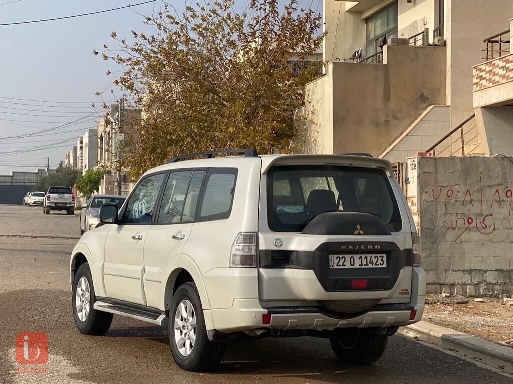 Mitsubishi Pajero GLS 2
