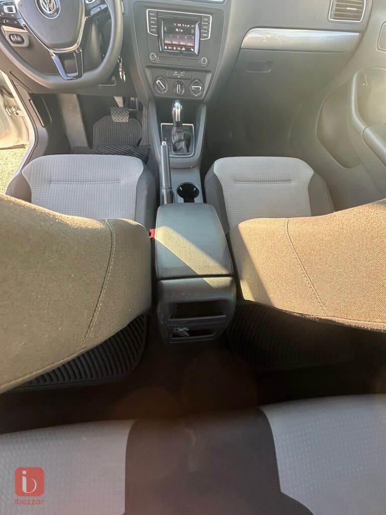 Volkswagen Jetta SE 6