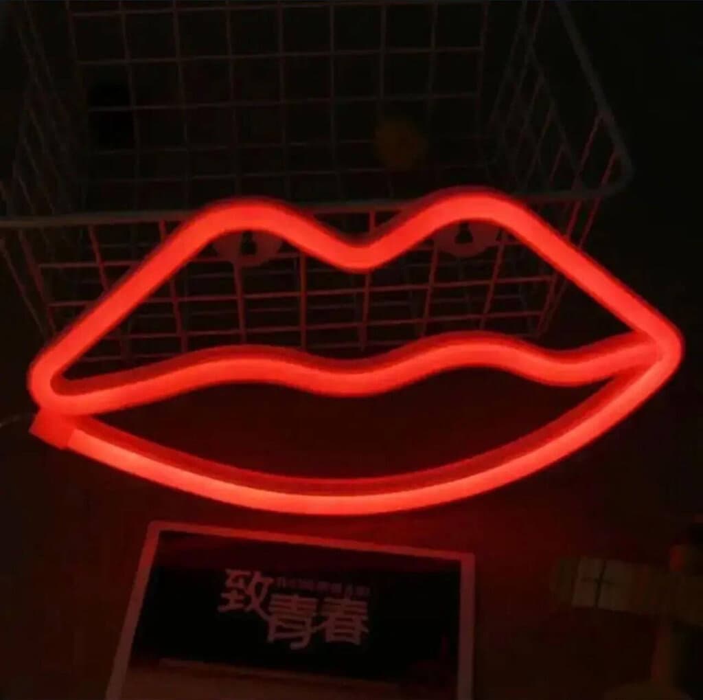 Lips LED Lamp