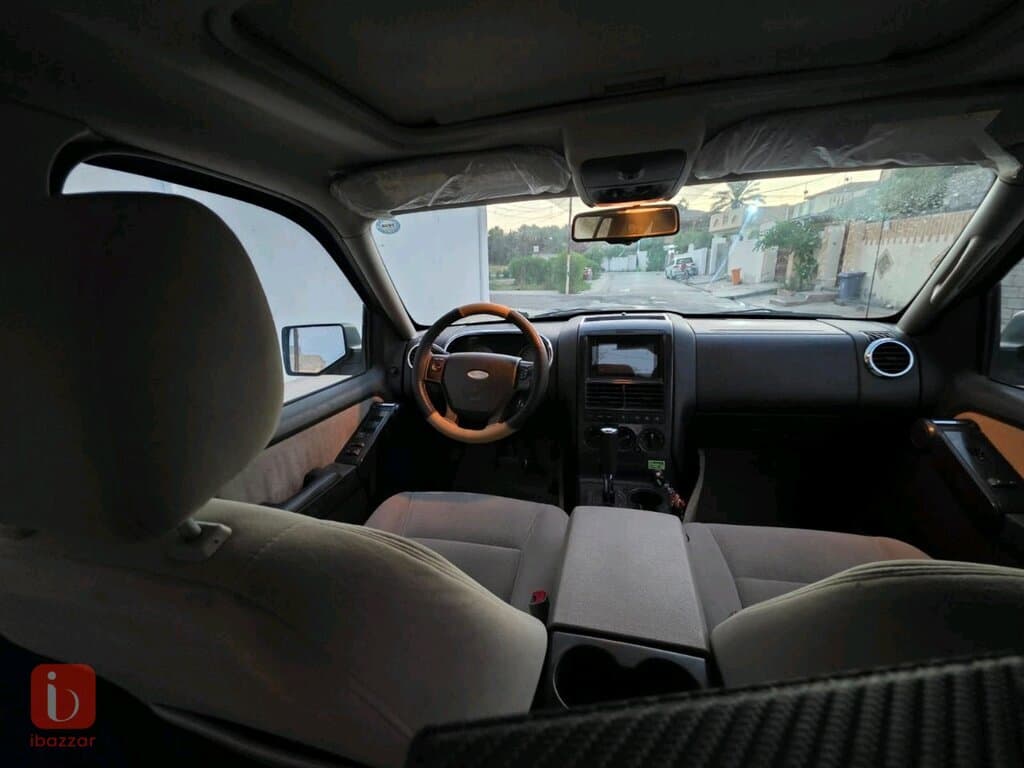 Ford Explorer XLT 9