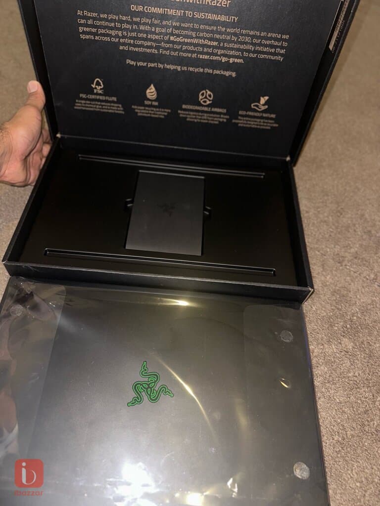 Razer Blade 17.3 Core i9 4k 144htz  Ram 64Gb Hard Drive Nvme 3TB