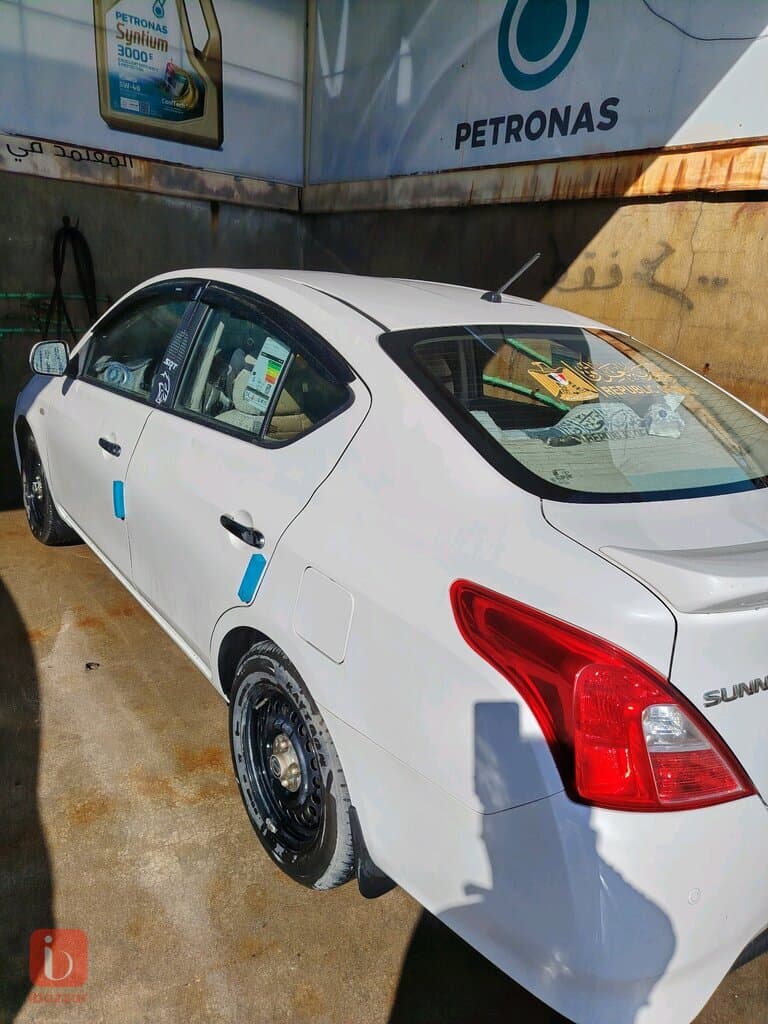 Nissan Sunny SE 12