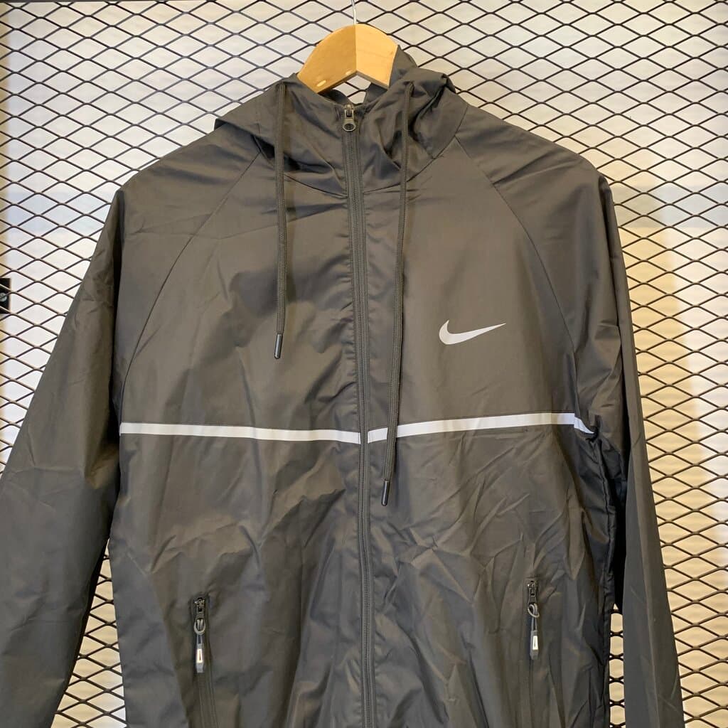 Nike Men's Water Resistant Sports Jacket - Black (S)