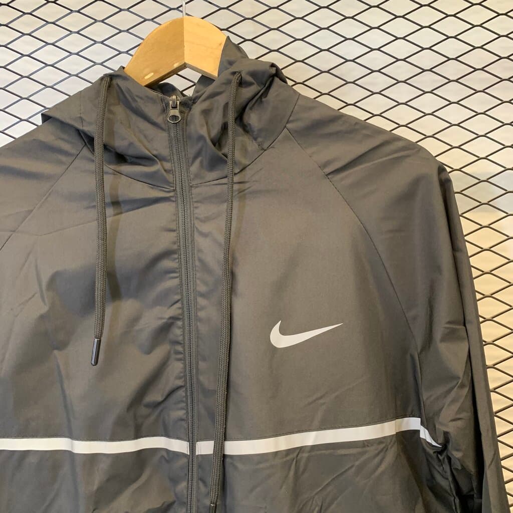 Nike Men's Water Resistant Sports Jacket - Black (S) 2