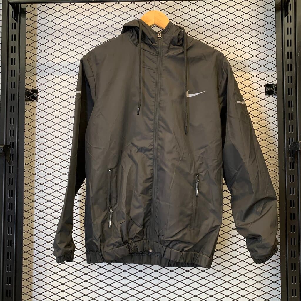Nike Men's Water Resistant Sports Jacket - Black (S)