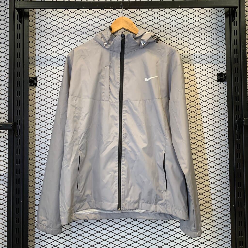 Nike Men's Water Resistant Sports Jacket - Gray (L)
