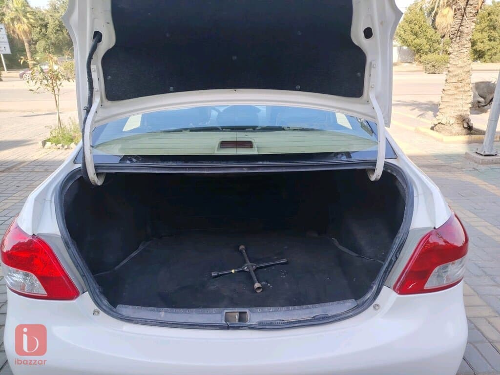 Toyota Yaris IA 8