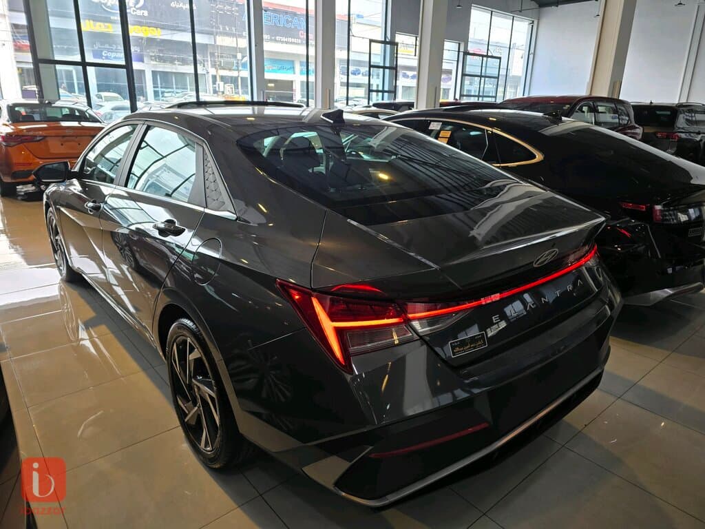 Hyundai Elantra 4