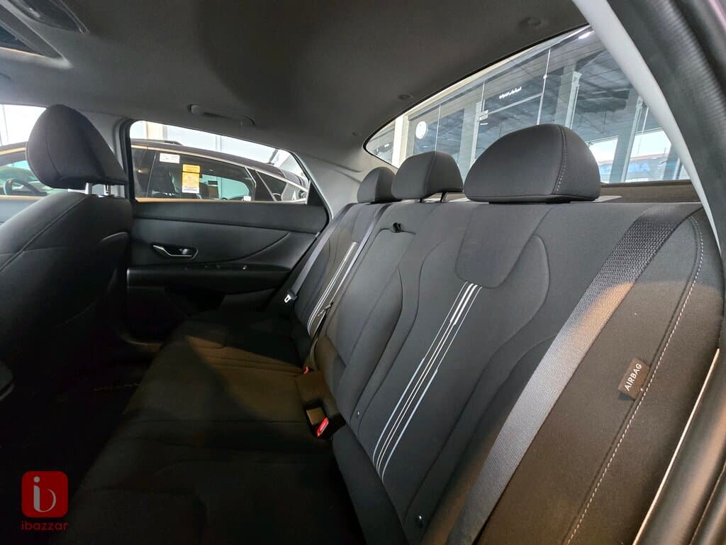 Hyundai Elantra 6