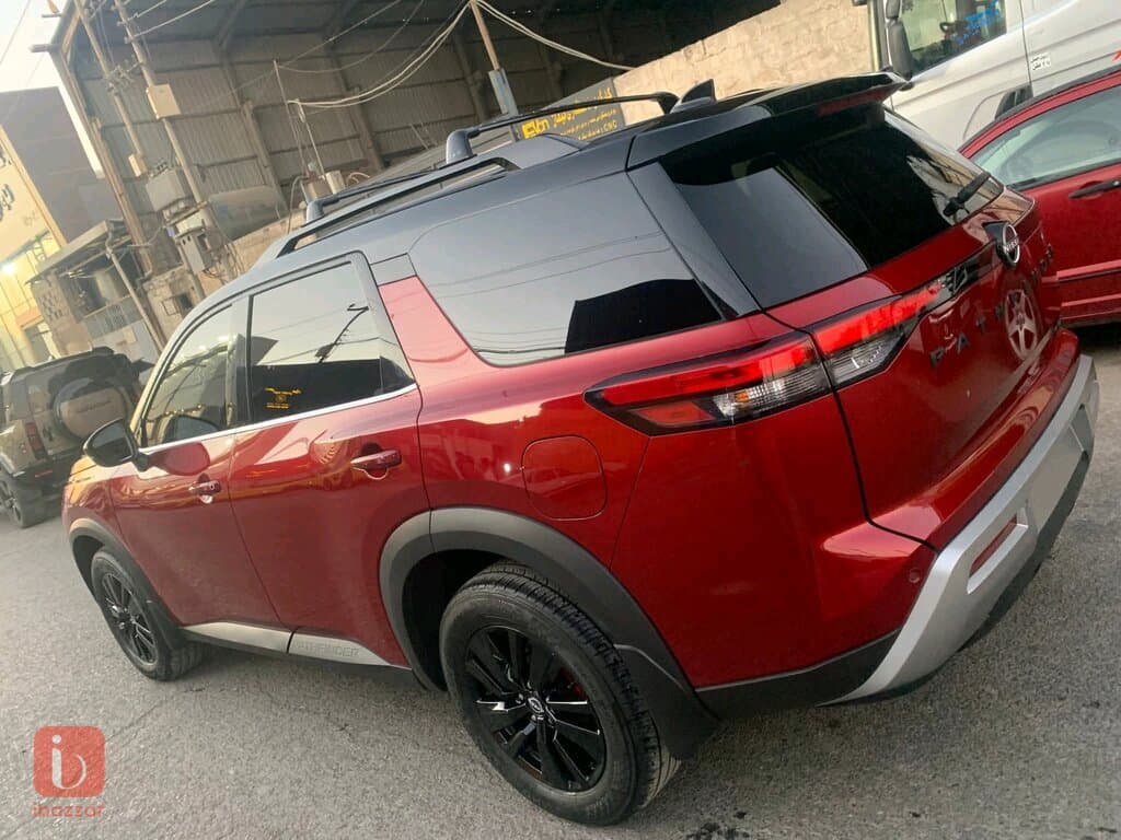 Nissan Pathfinder SL 5
