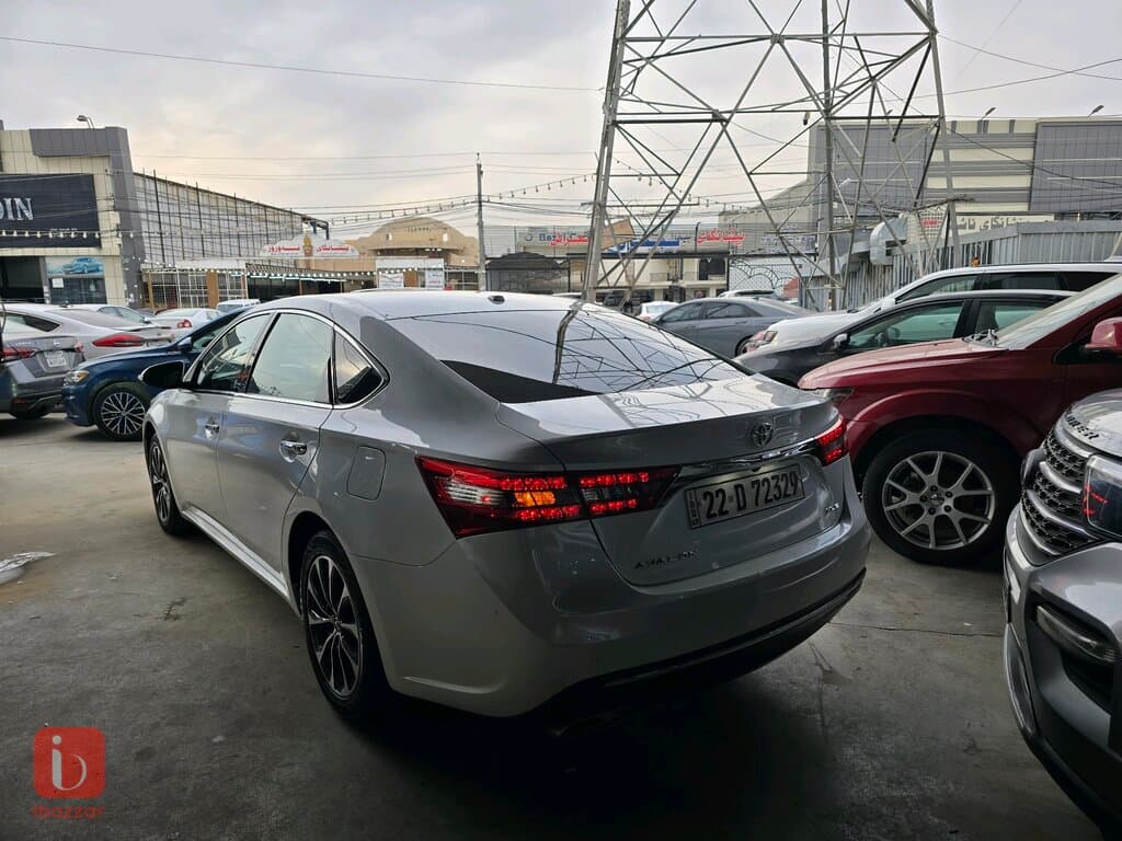 Toyota Avalon XLE 3