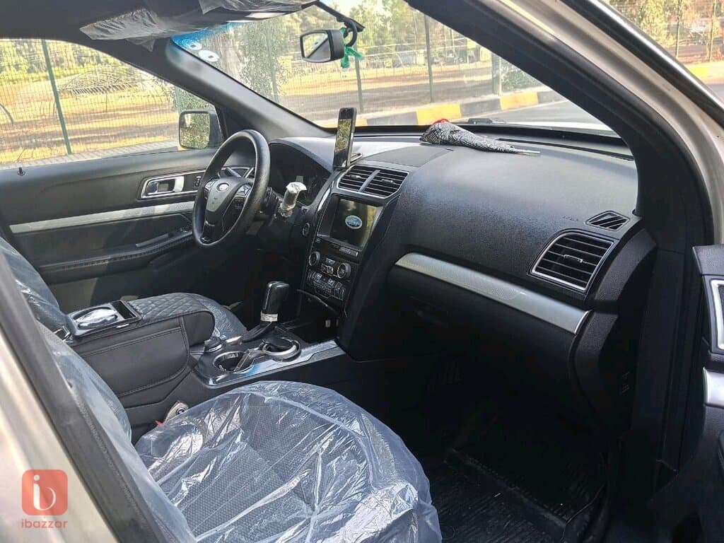 Ford Explorer XLT 16