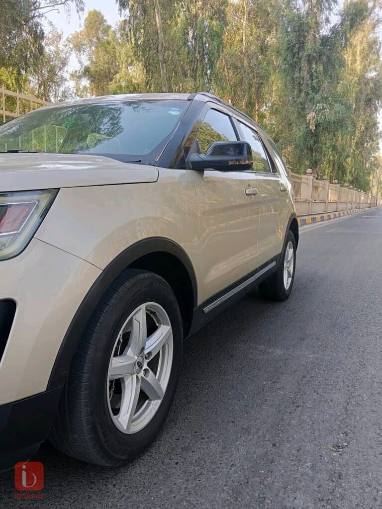 Ford Explorer XLT 5