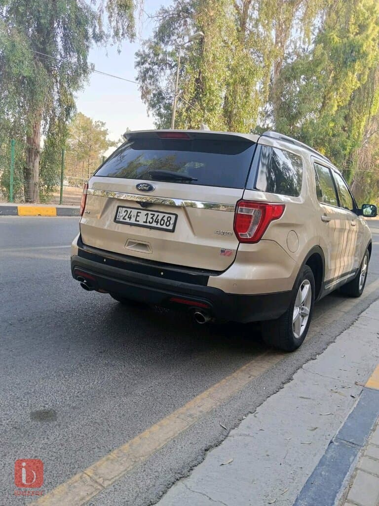 Ford Explorer XLT 7