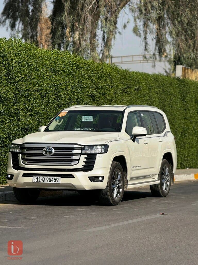 Toyota Land Cruiser GXR 2