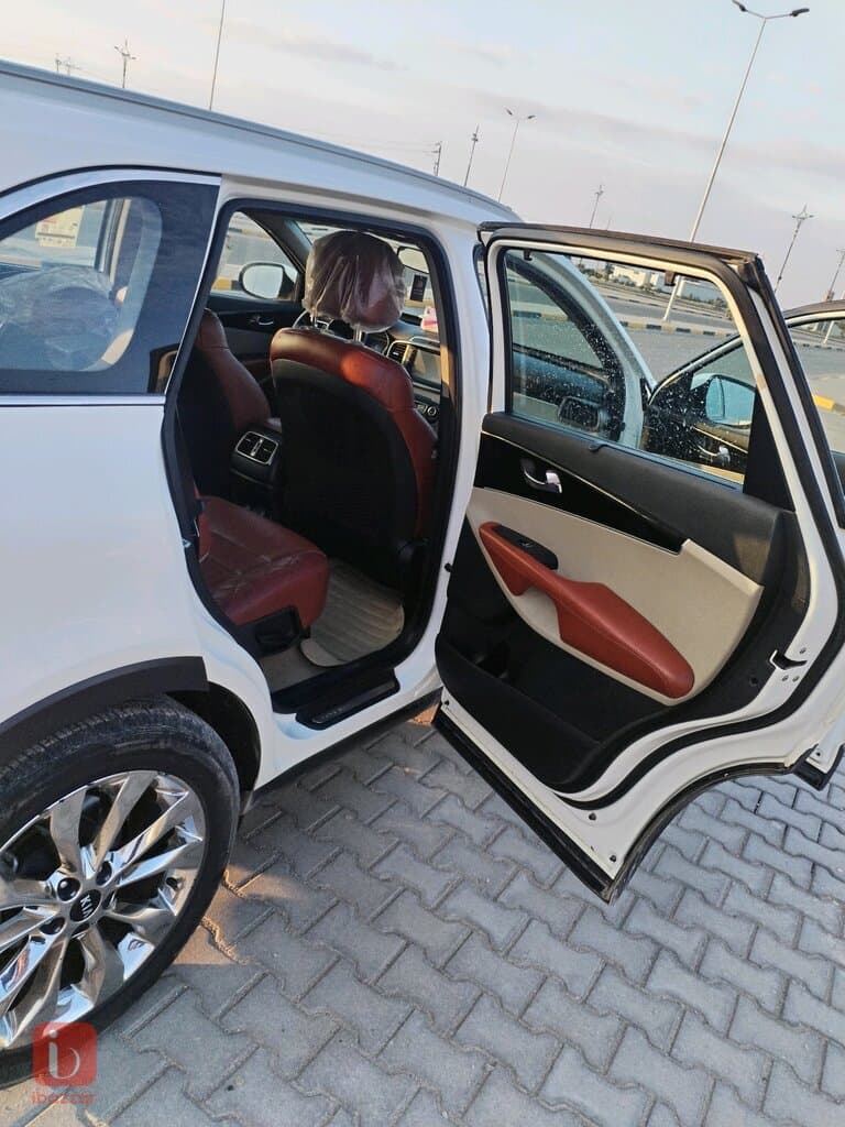 KIA Sorento 4