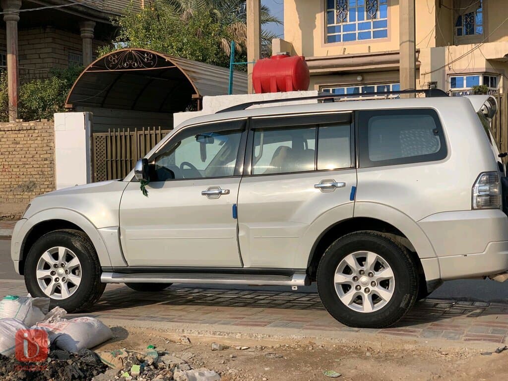 Mitsubishi Pajero GLS 3