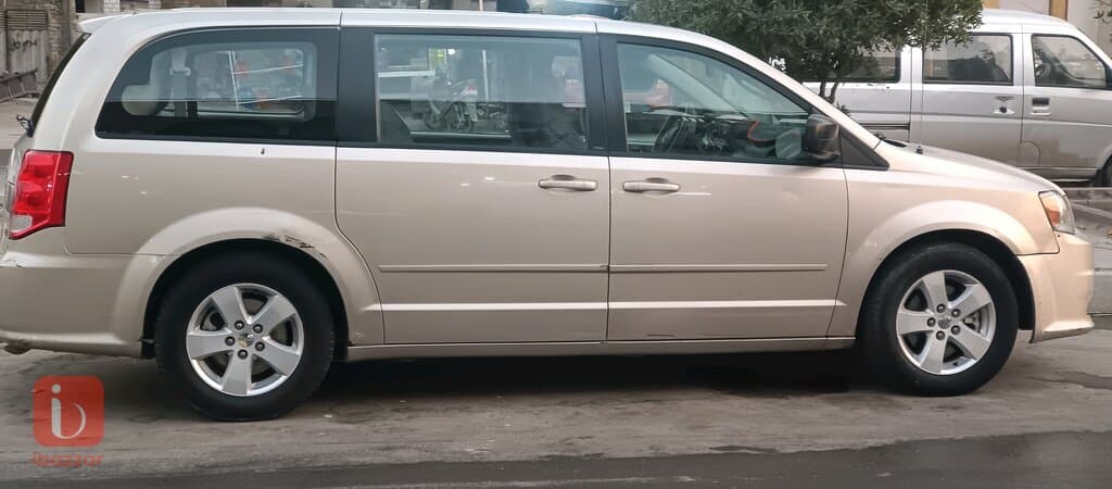 Dodge Caravan SE — photo 2