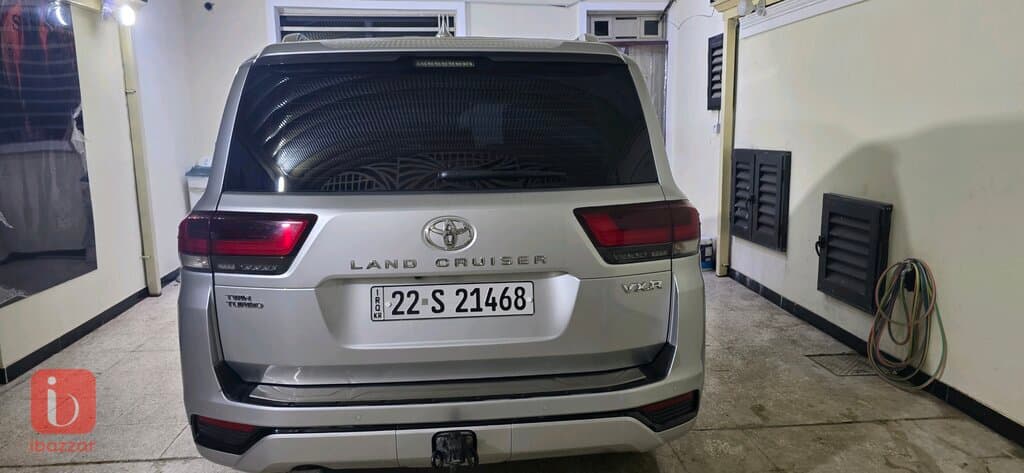 Toyota Land Cruiser VXR 4