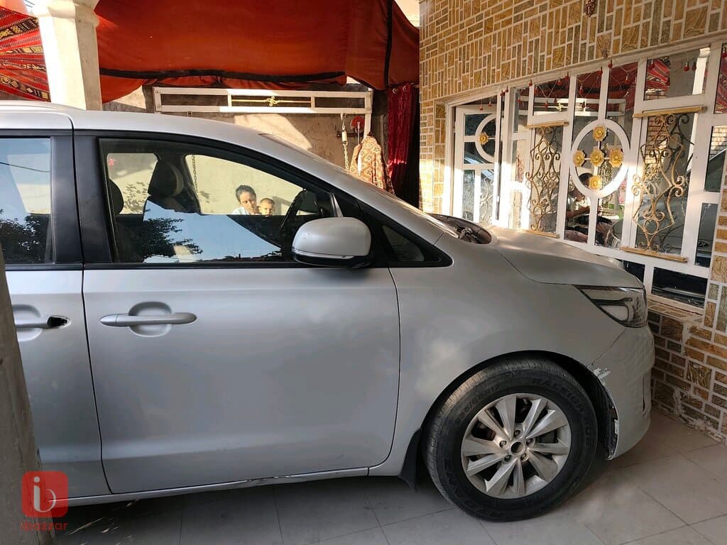 KIA Sedona LX 7