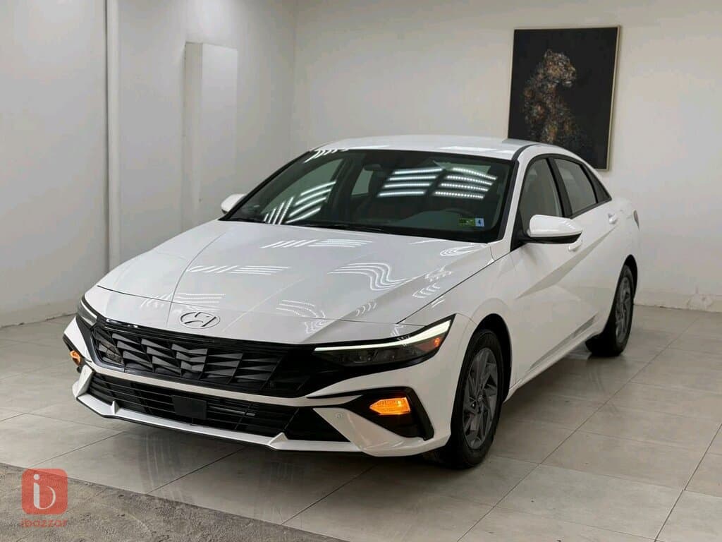 Hyundai Elantra Standard
