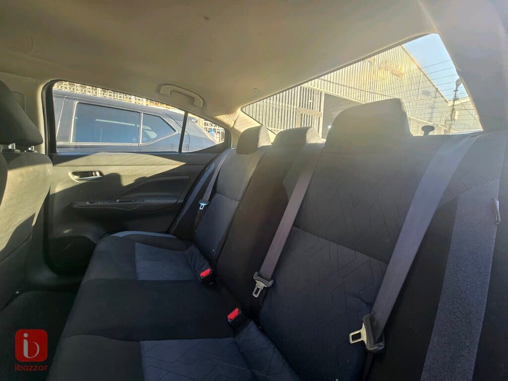 Nissan Versa 5