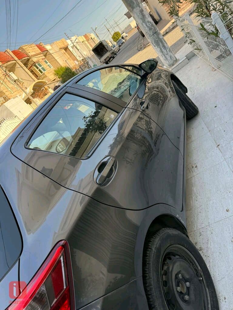 Toyota Yaris SE 6
