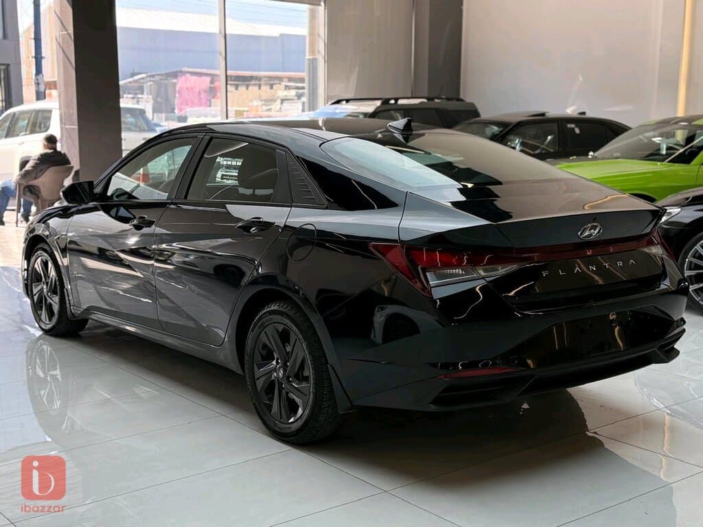 Hyundai Elantra 4