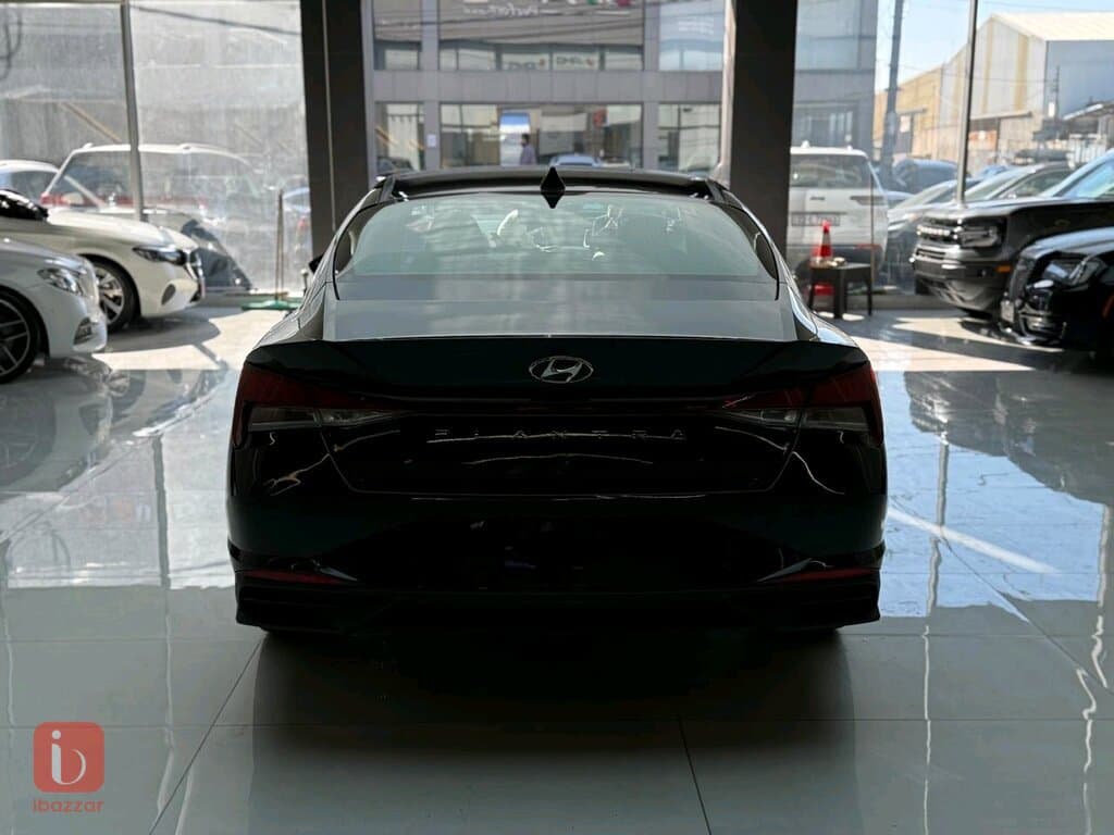 Hyundai Elantra 5