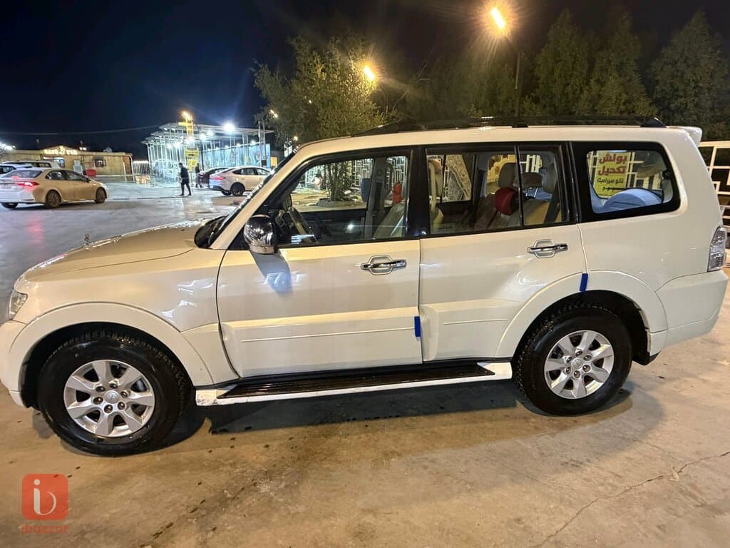 Mitsubishi Pajero GLS 2