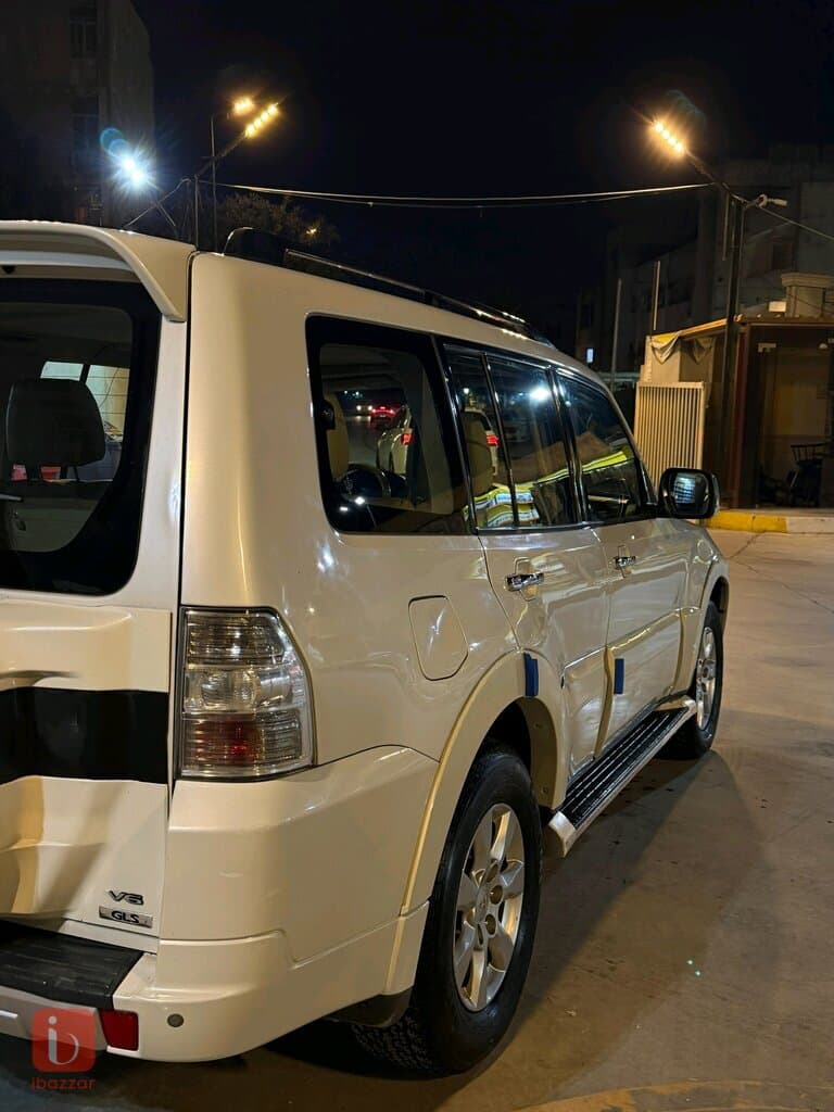Mitsubishi Pajero GLS 8