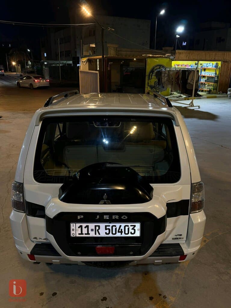 Mitsubishi Pajero GLS 9